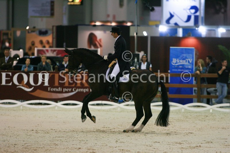 LAUGKS_MEGGLE\'S WELTTALL_MILANO_2011_SS2_2452.jpg